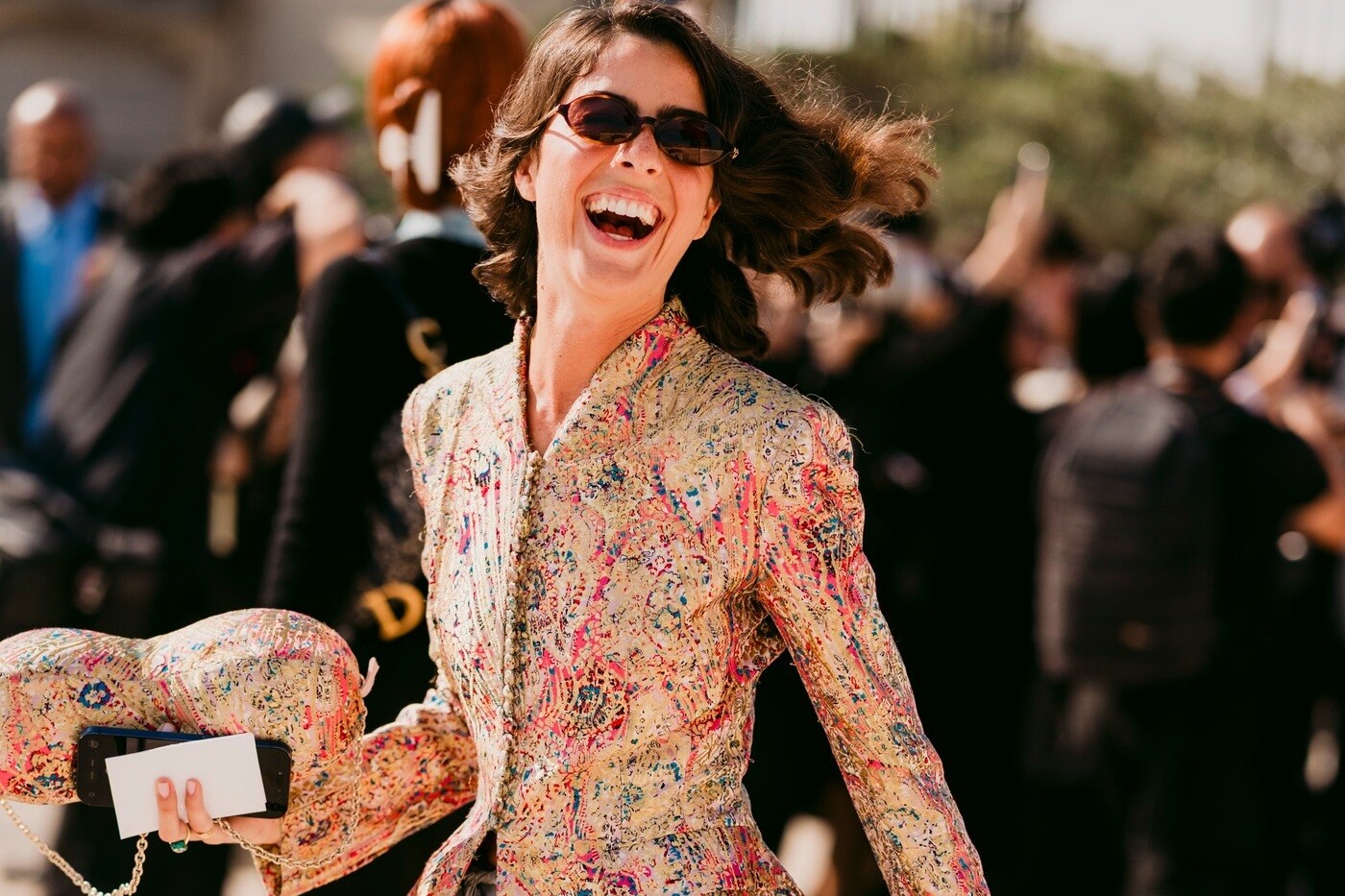 Paris Fashion Week S/S27: &Epsilon;&kappa;&epsilon;ί &pi;&omicron;&upsilon; &tau;&omicron; street style &gamma;&rho;ά&phi;&epsilon;&iota; &tau;&omicron;&upsilon;&sigmaf; &delta;&iota;&kappa;&omicron;ύ&sigmaf; &tau;&omicron;&upsilon; &kappa;&alpha;&nu;ό&nu;&epsilon;&sigmaf;