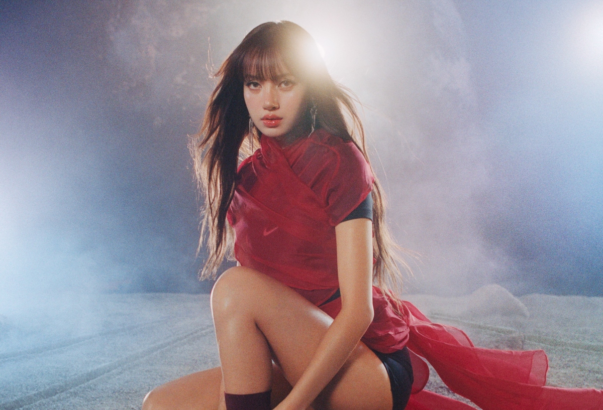 LISA των Blackpink: Το νέο single "Tarantino" έρχεται ως φόρος τιμής στον σκηνοθέτη