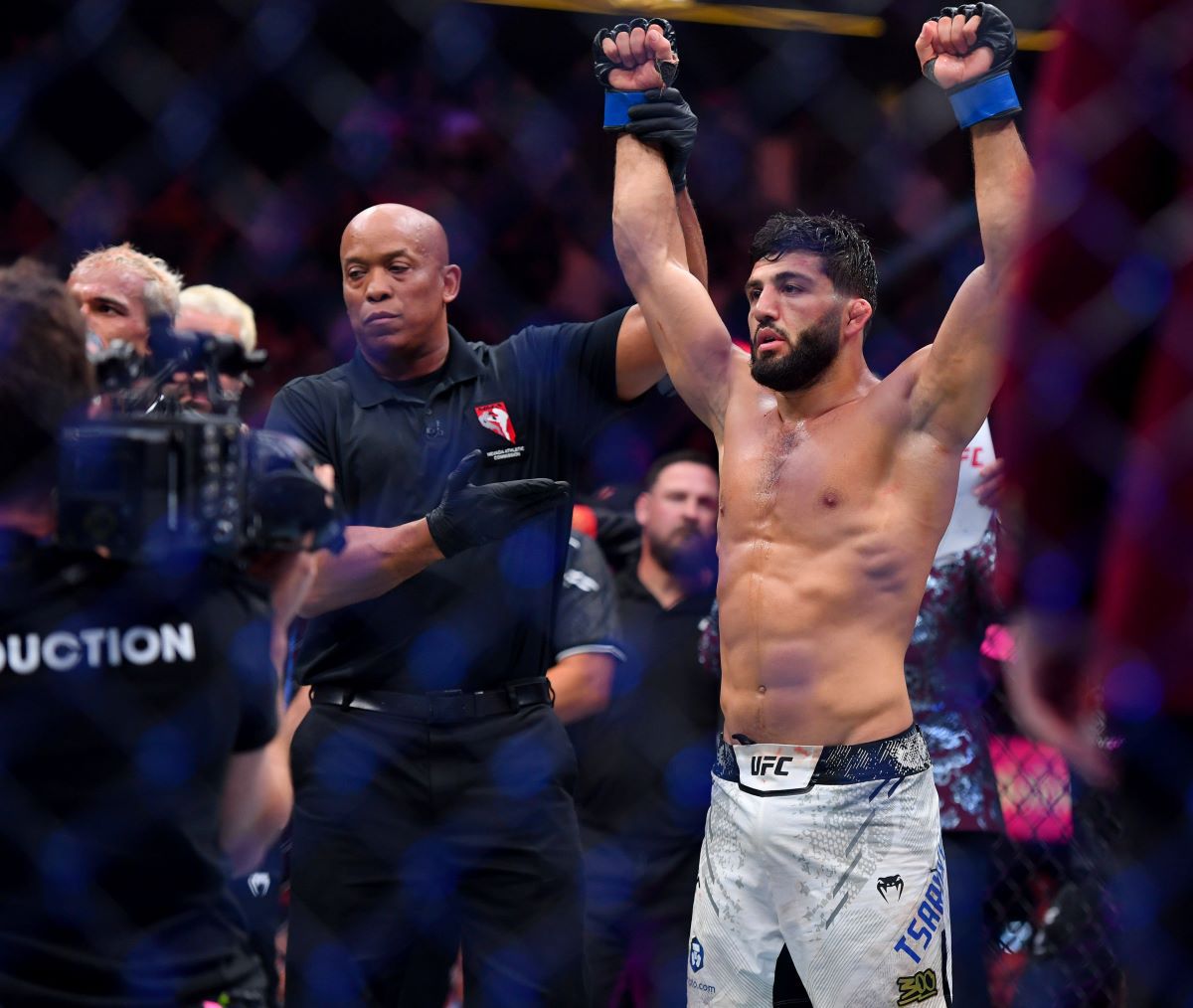 Αρμάν Τσαρουκιάν: Ο εκατομμυριούχος μαχητής και «φίλος» του Πούτιν που στοχεύει στον θρόνο του Ίλια Τοπούρια