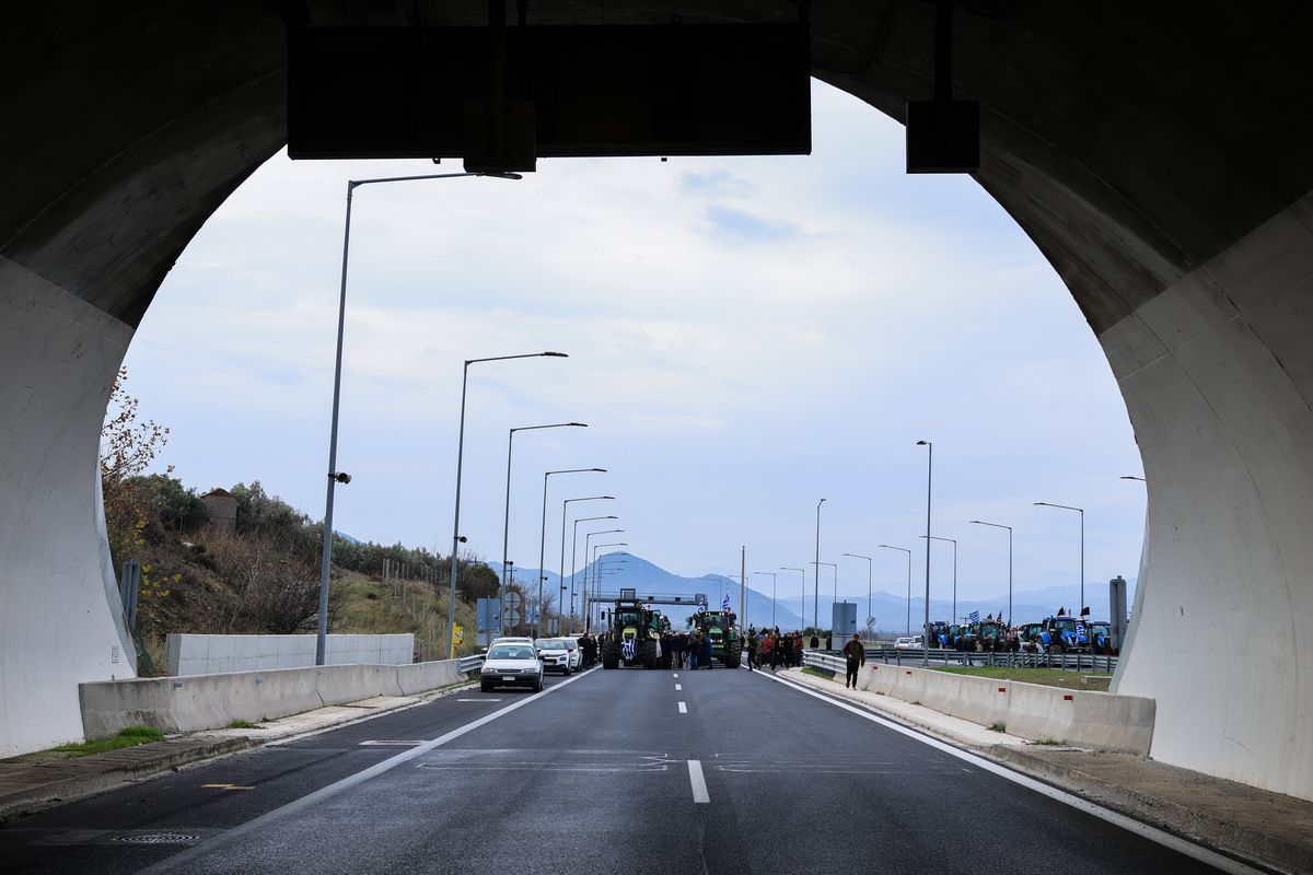 LIVE η κίνηση στους δρόμους-Τι συμβαίνει με τα μπλόκα των αγροτών