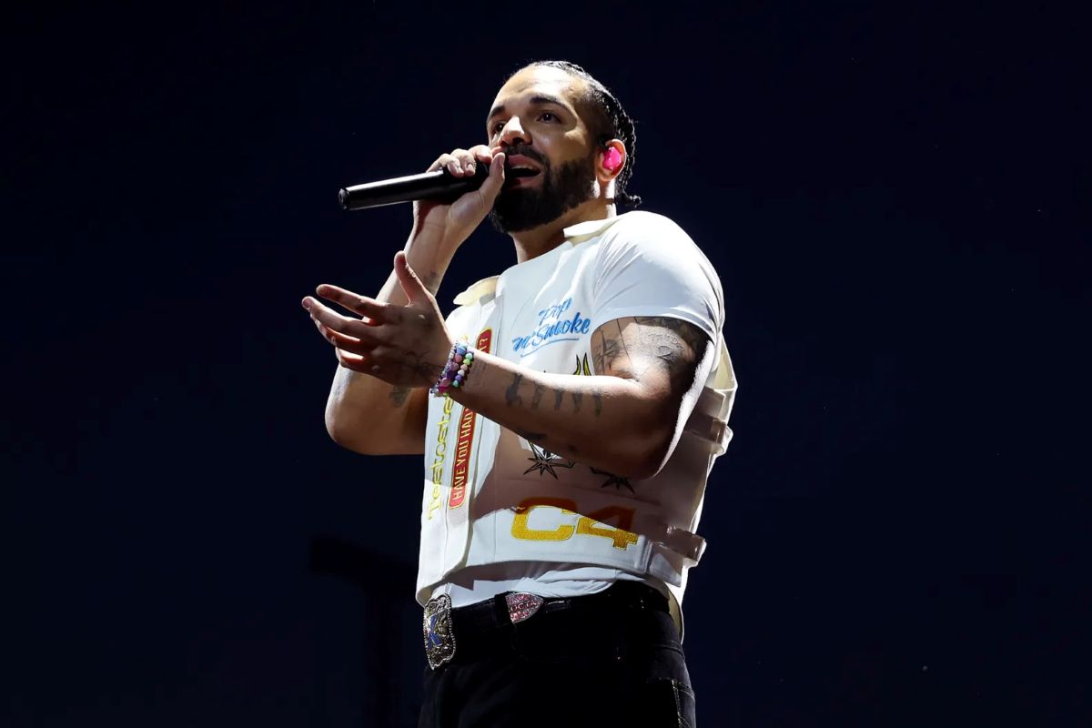 &Omicron; Drake &mu;ό&lambda;&iota;&sigmaf; έ&sigma;&pi;&alpha;&sigma;&epsilon; έ&nu;&alpha; &rho;&epsilon;&kappa;ό&rho; &pi;&omicron;&upsilon; &kappa;&rho;&alpha;&tau;&omicron;ύ&sigma;&epsilon; &omicron; ί&delta;&iota;&omicron;&sigmaf; &epsilon;&delta;ώ &kappa;&alpha;&iota; 15 &chi;&rho;ό&nu;&iota;&alpha;