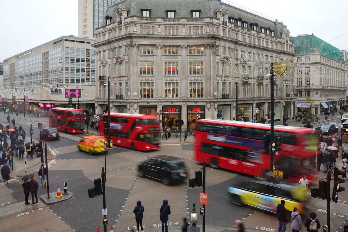Η Oxford Street του Λονδίνου γίνεται πεζόδρομος