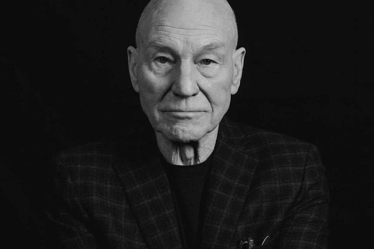 Έ&phi;&upsilon;&gamma;&epsilon; &alpha;&pi;ό &tau;&eta; &zeta;&omega;ή &omicron; Patrick Stewart &sigma;&epsilon; &eta;&lambda;&iota;&kappa;ί&alpha; 86 &epsilon;&tau;ώ&nu;