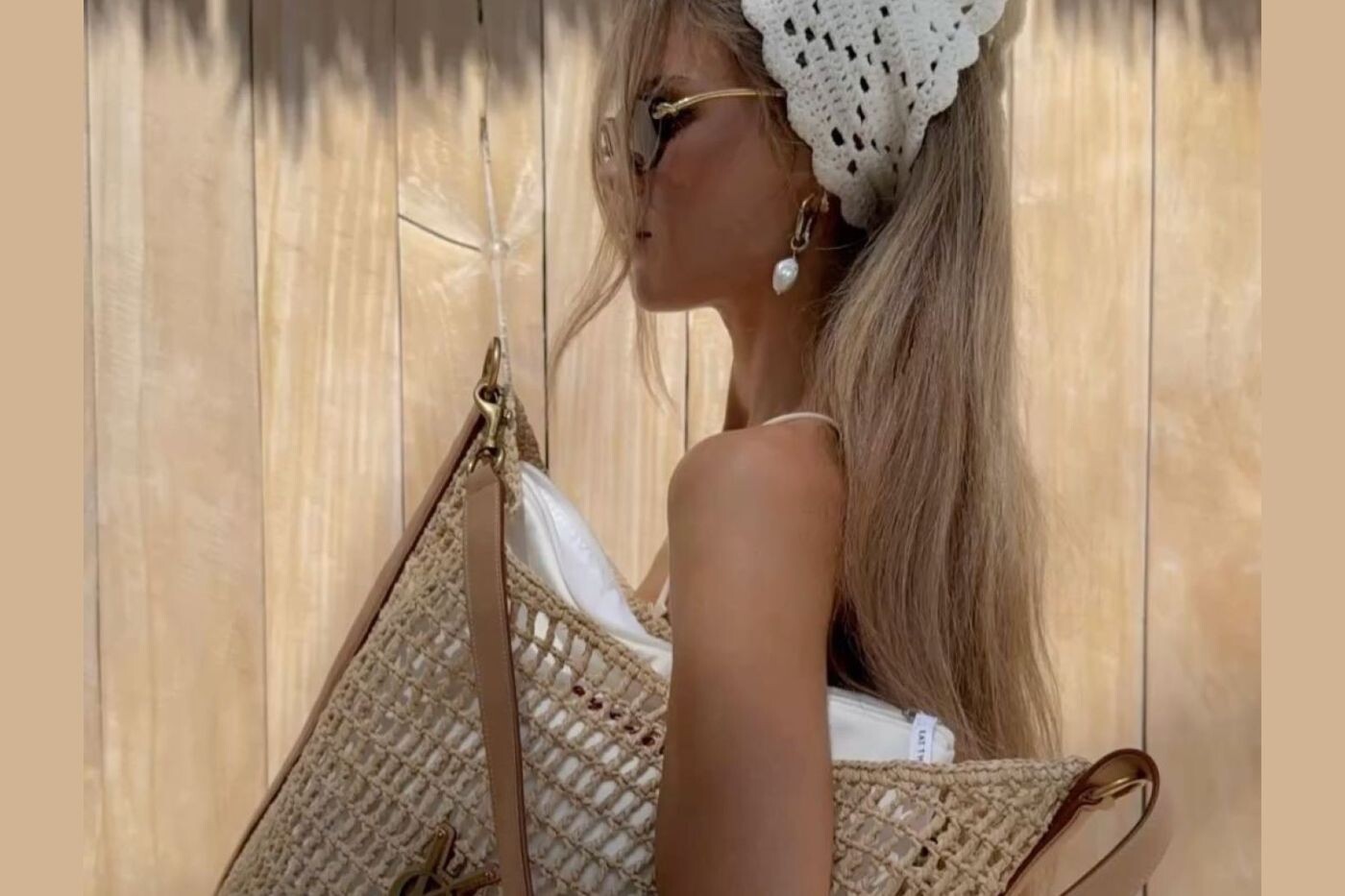 Beach bag: Το αξεσουάρ που δεν αποχωρίζονται τα it girls στις διακοπές τους