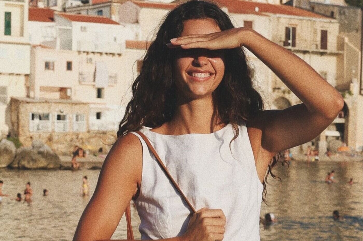 4 + 1 φορέματα που δεν λείπουν από τη βαλίτσα μου τον Αύγουστο