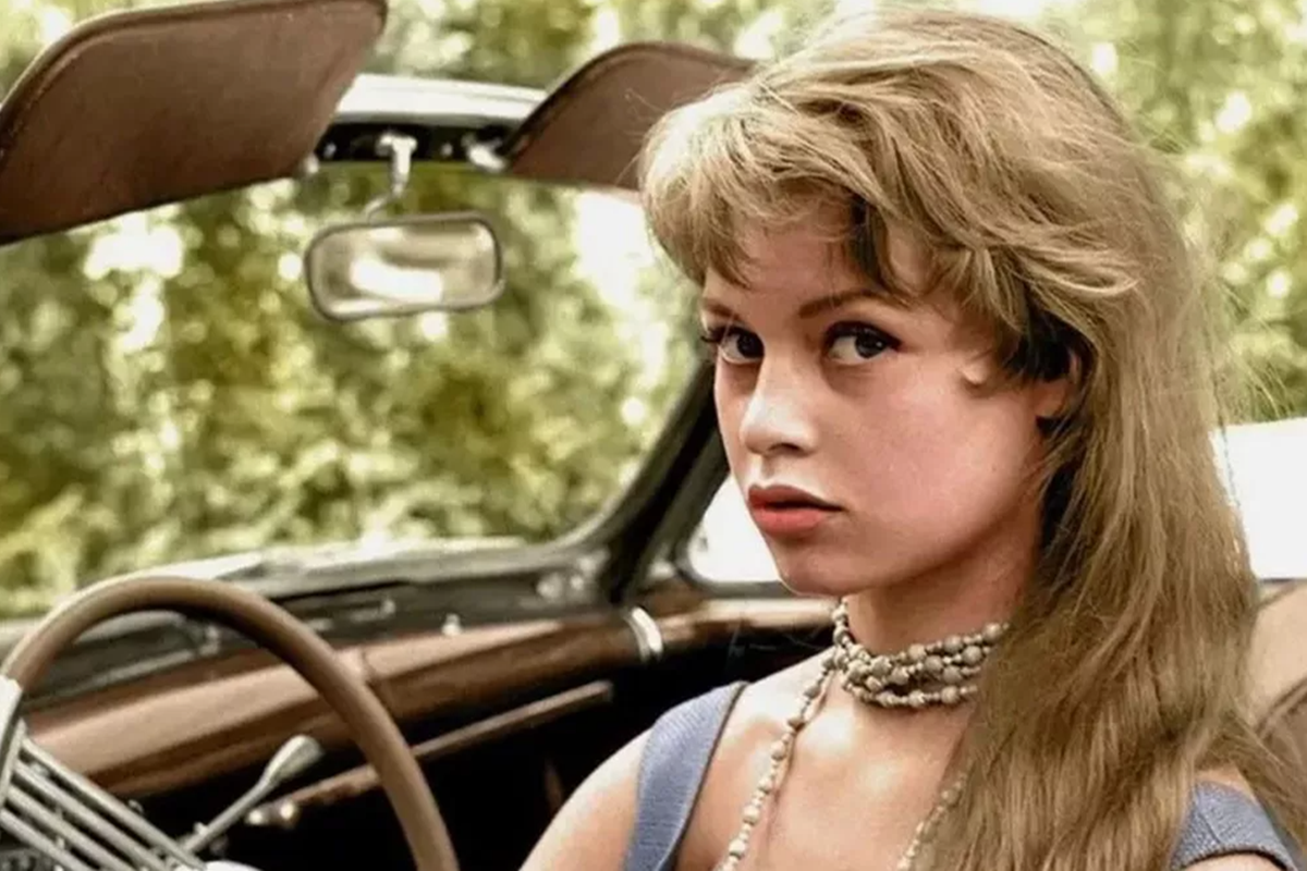 &Mu;&pi;&rho;&iota;&zeta;ί&tau; &Mu;&pi;&alpha;&rho;&nu;&tau;ό: To Renault &pi;&omicron;&upsilon; έ&gamma;&iota;&nu;&epsilon; Ferrari