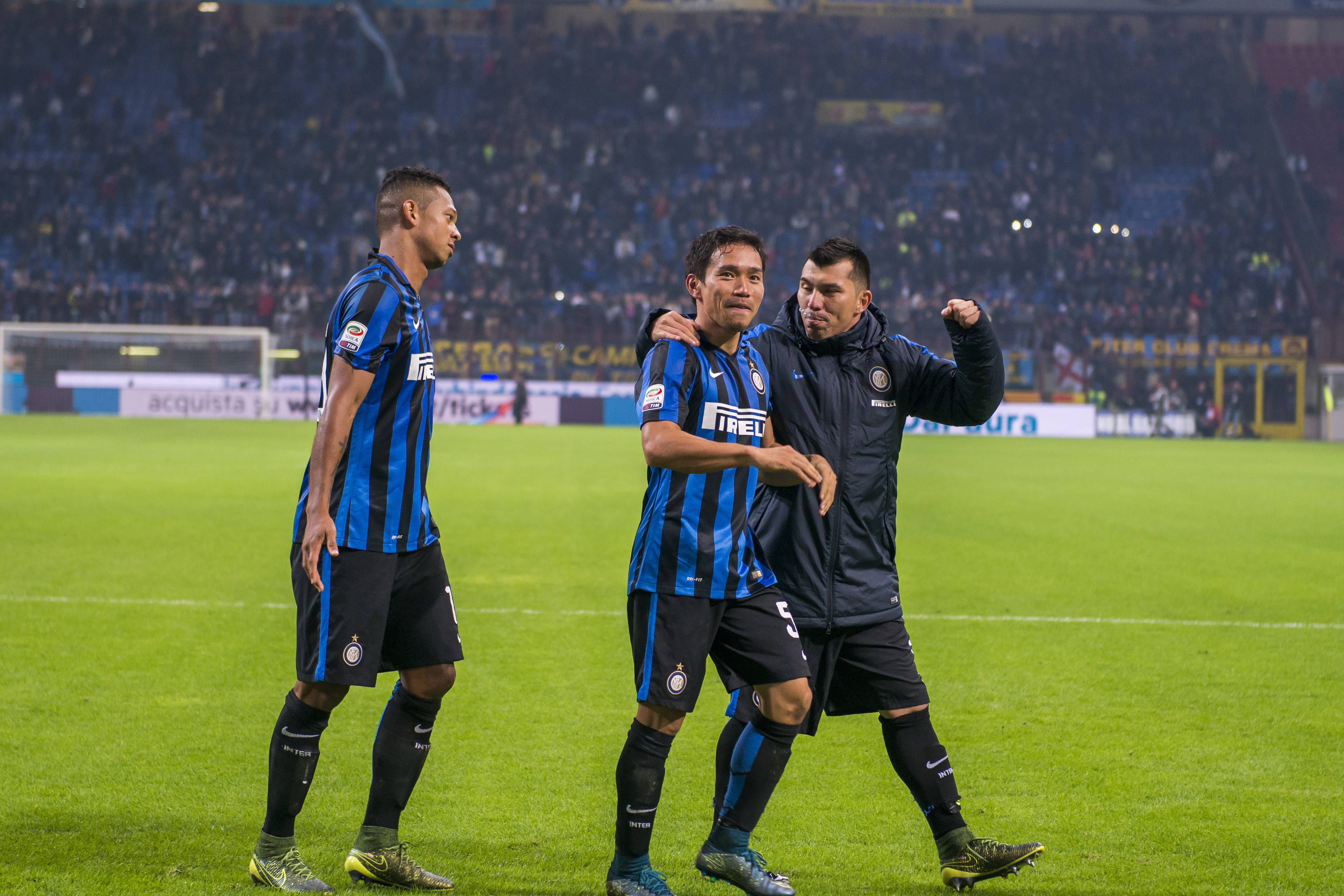 &Sigma;&omicron;&kappa;ά&rho;&epsilon;&iota; &pi;&rho;ώ&eta;&nu; &pi;&alpha;ί&kappa;&tau;&eta;&sigmaf; &tau;&eta;&sigmaf; Ί&nu;&tau;&epsilon;&rho;: &laquo;Ά&rho;&chi;&iota;&sigma;&alpha; &nu;&alpha; &pi;ί&nu;&omega;, έ&phi;&tau;&alpha;&sigma;&alpha; &kappa;&omicron;&nu;&tau;ά &sigma;&tau;&omicron;&nu; &theta;ά&nu;&alpha;&tau;&omicron;&raquo;