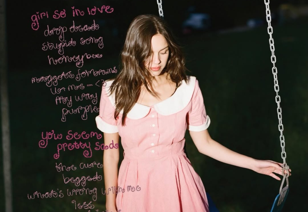 Olivia Rodrigo: &Pi;&omega;&lambda;&eta;&tau;έ&sigmaf; &tau;&omicron;&upsilon; &phi;&iota;&lambda;&alpha;&nu;&theta;&rho;&omega;&pi;&iota;&kappa;&omicron;ύ &tau;&eta;&sigmaf; &phi;&epsilon;&sigma;&tau;&iota;&beta;ά&lambda; &tau;&eta;&nu; &kappa;&alpha;&tau;&eta;&gamma;&omicron;&rho;&omicron;ύ&nu; &gamma;&iota;&alpha; &omicron;&iota;&kappa;&omicron;&nu;&omicron;&mu;&iota;&kappa;έ&sigmaf; &alpha;&pi;ώ&lambda;&epsilon;&iota;&epsilon;&sigmaf;