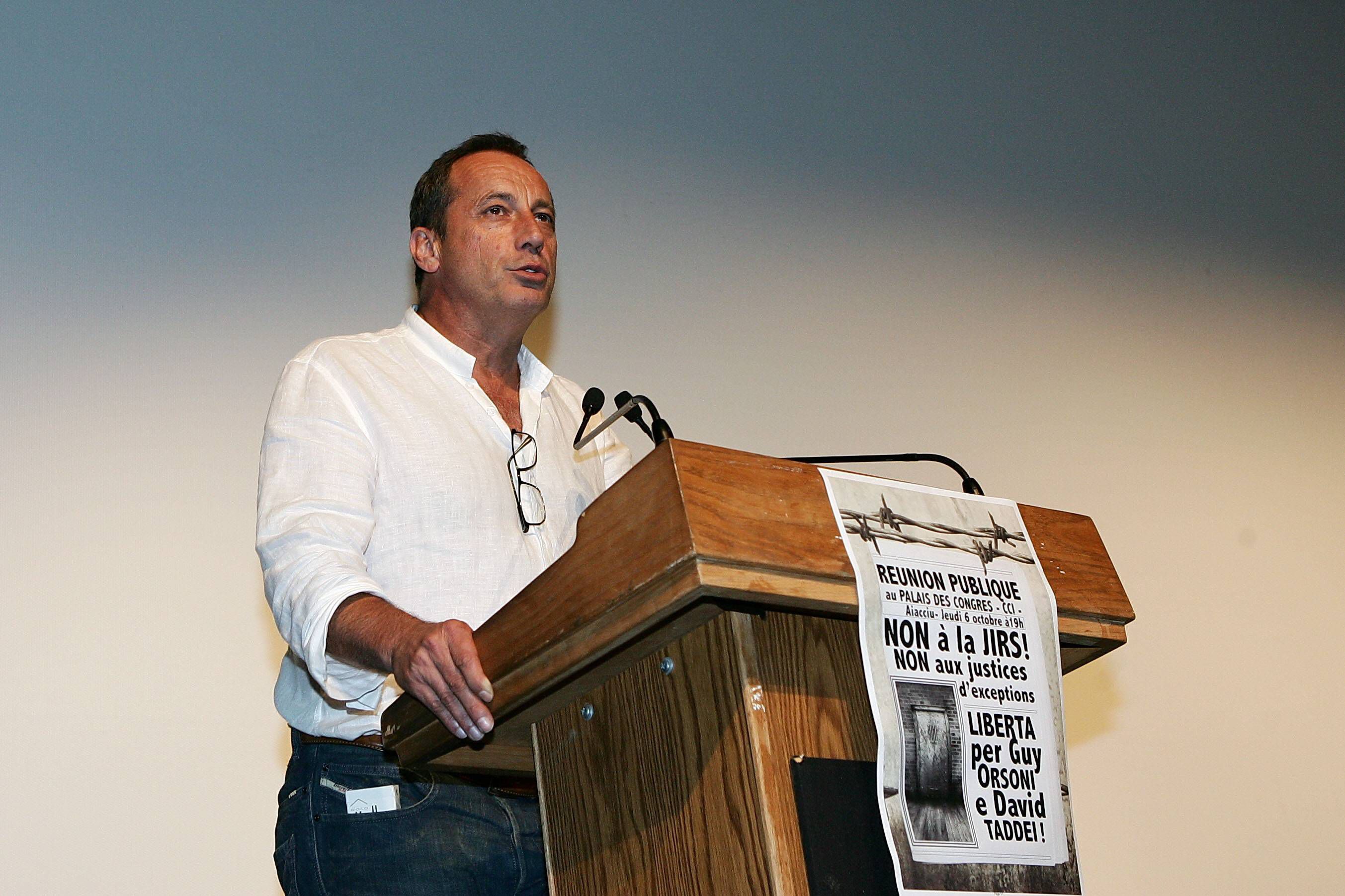 &Eta; &zeta;&omega;ή &tau;&omicron;&upsilon; &pi;&rho;ώ&eta;&nu; &pi;&rho;&omicron;έ&delta;&rho;&omicron;&upsilon; &tau;&eta;&sigmaf; &Alpha;&zeta;&alpha;&xi;&iota;ό: &Tau;&alpha; ό&pi;&lambda;&alpha;, &eta; &phi;&upsilon;&lambda;&alpha;&kappa;ή &kappa;&alpha;&iota; &eta; &delta;&omicron;&lambda;&omicron;&phi;&omicron;&nu;ί&alpha; &sigma;&tau;&eta;&nu; &kappa;&eta;&delta;&epsilon;ί&alpha; &tau;&eta;&sigmaf; &mu;&eta;&tau;έ&rho;&alpha;&sigmaf; &tau;&omicron;&upsilon;