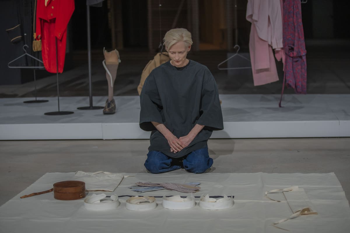 Tilda Swinton: «Οι σχέσεις είναι η μπαταρία μου, από εκεί πηγάζουν τα πάντα»