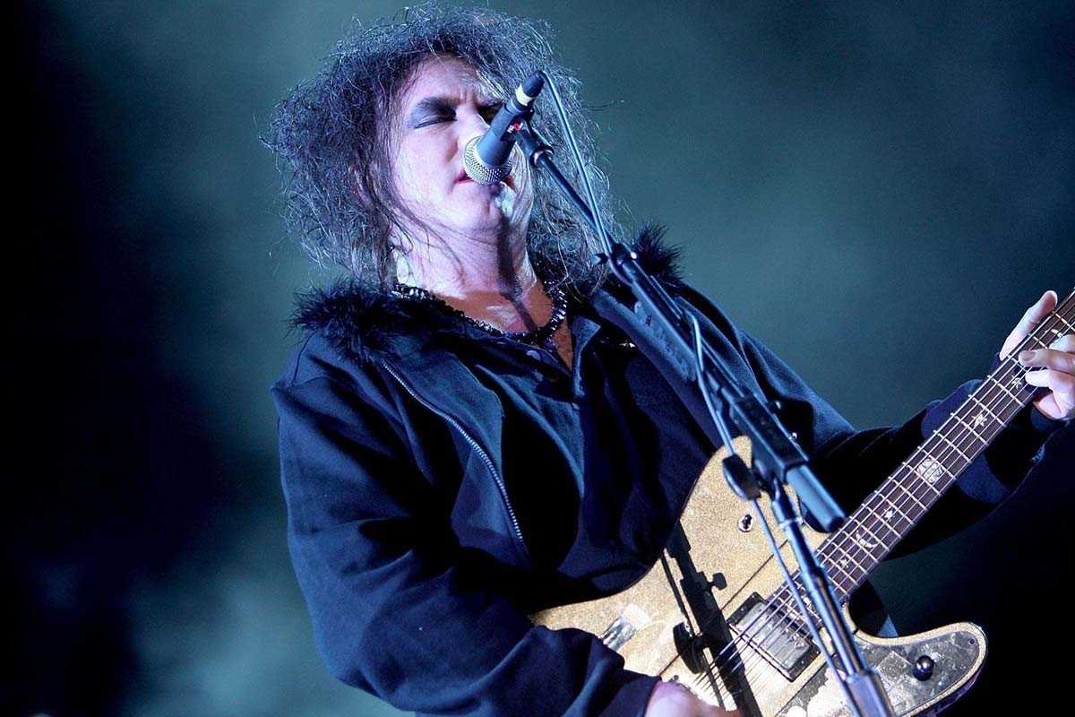 Robert Smith συναντά τους Rolling Stones στo νέo single "Divine Intervention"