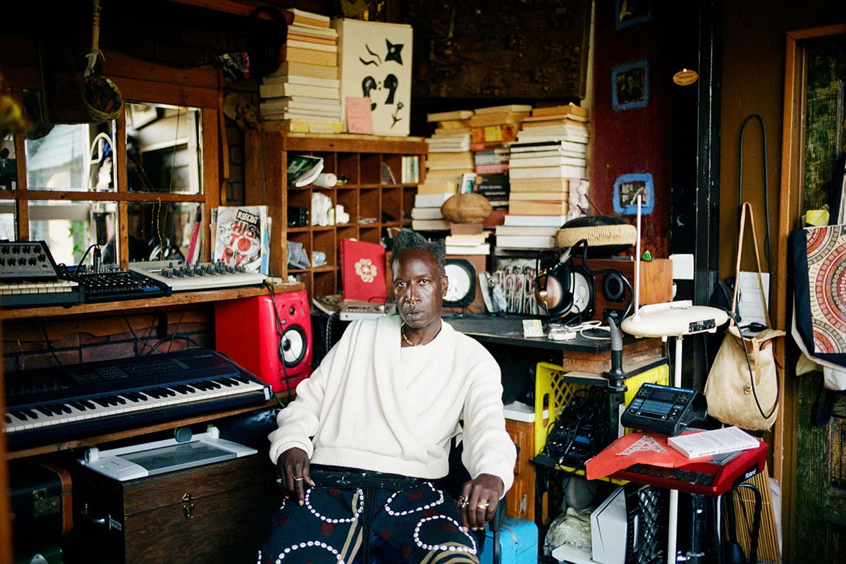 Ο Saul Williams επιστρέφει με το νέο άλμπουμ Leap Life και το single "Conspiracy"