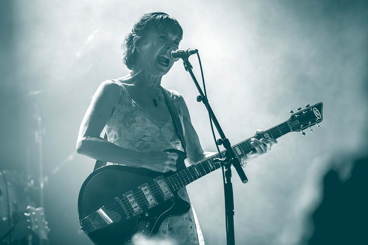 Kristin Hersh: Σκοτεινή ευαισθησία και ανεξίτηλες μνήμες στο νέο Sugar On Blackstone
