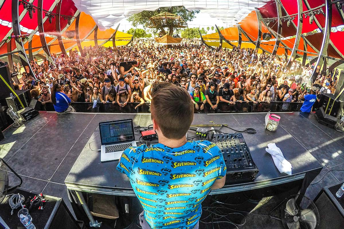 DJs