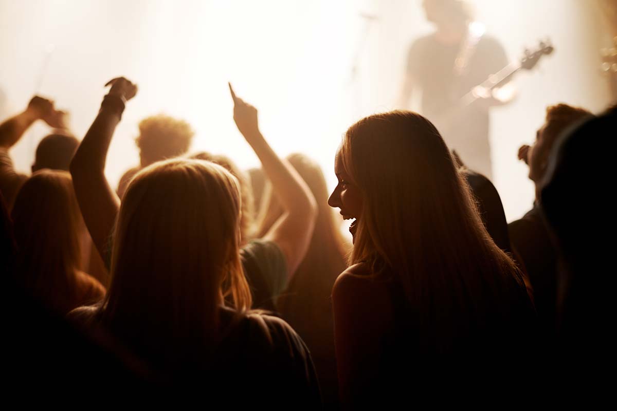 Η νέα γενιά προτιμά τον ιδρώτα της σκηνής από τον ιδρώτα του σεξ