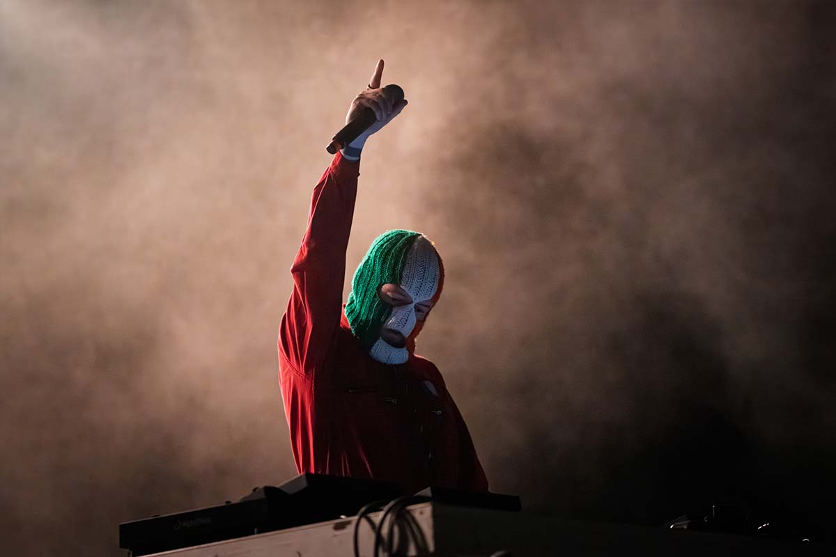 Οι Kneecap τα έσπασαν στη σκηνή του Rockwave Festival
