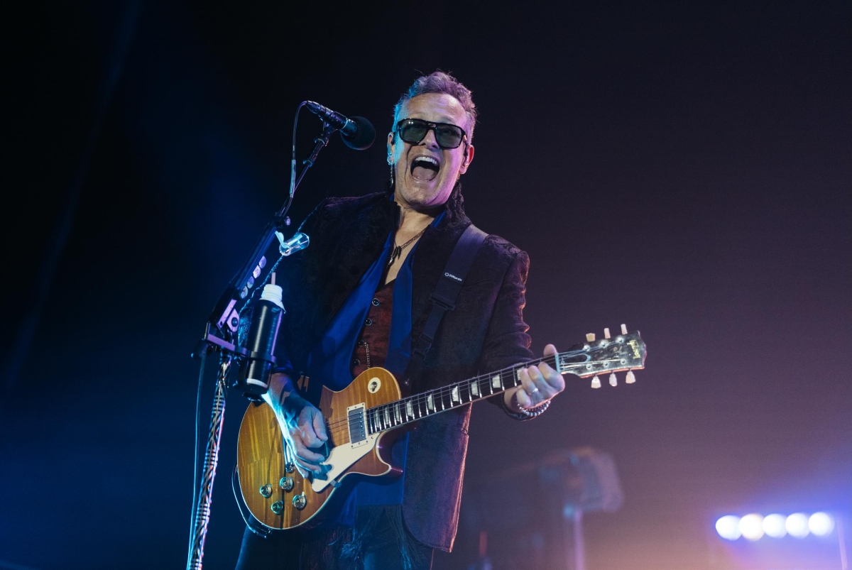 Ο Vivian Campbell των Def Leppard αποκαλύπτει ότι ο καρκίνος του επέστρεψε μετά την αποτυχημένη μεταμόσχευση