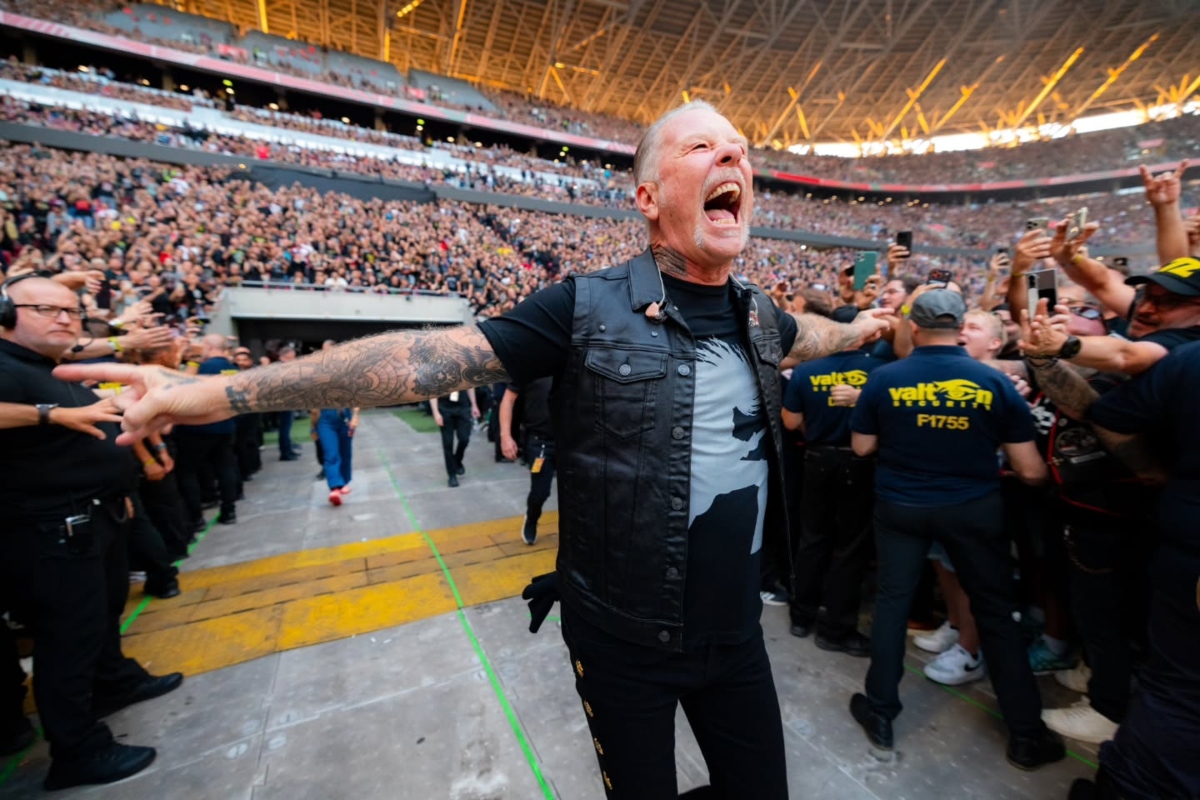 James Hetfield: «Δεν είμαστε εδώ για να σας επηρεάζουμε πολιτικά» - OK BOOMER