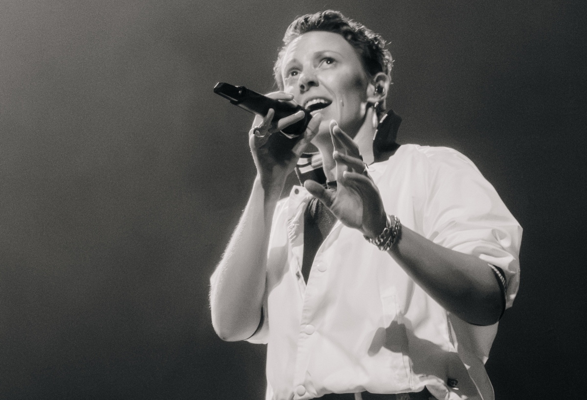 Η Elly Jackson των La Roux μιλά για τον νευρικό κλονισμό που την κράτησε μακριά για 10 χρόνια