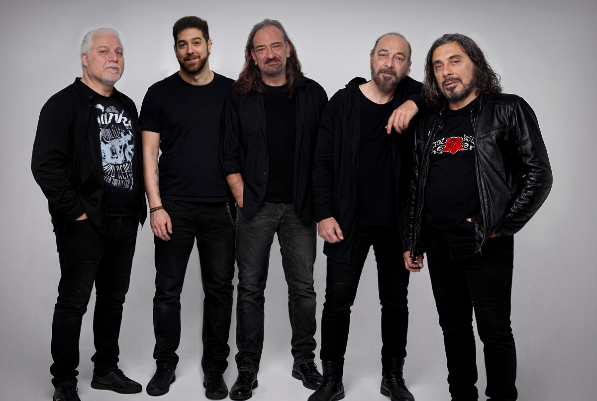 MAGIC DE SPELL: Το νέο τραγούδι «ΣΠΟΥΡΓΙΤΙ» είναι ένα παραμύθι για τον φόβο και τη δύναμη του «μαζί»
