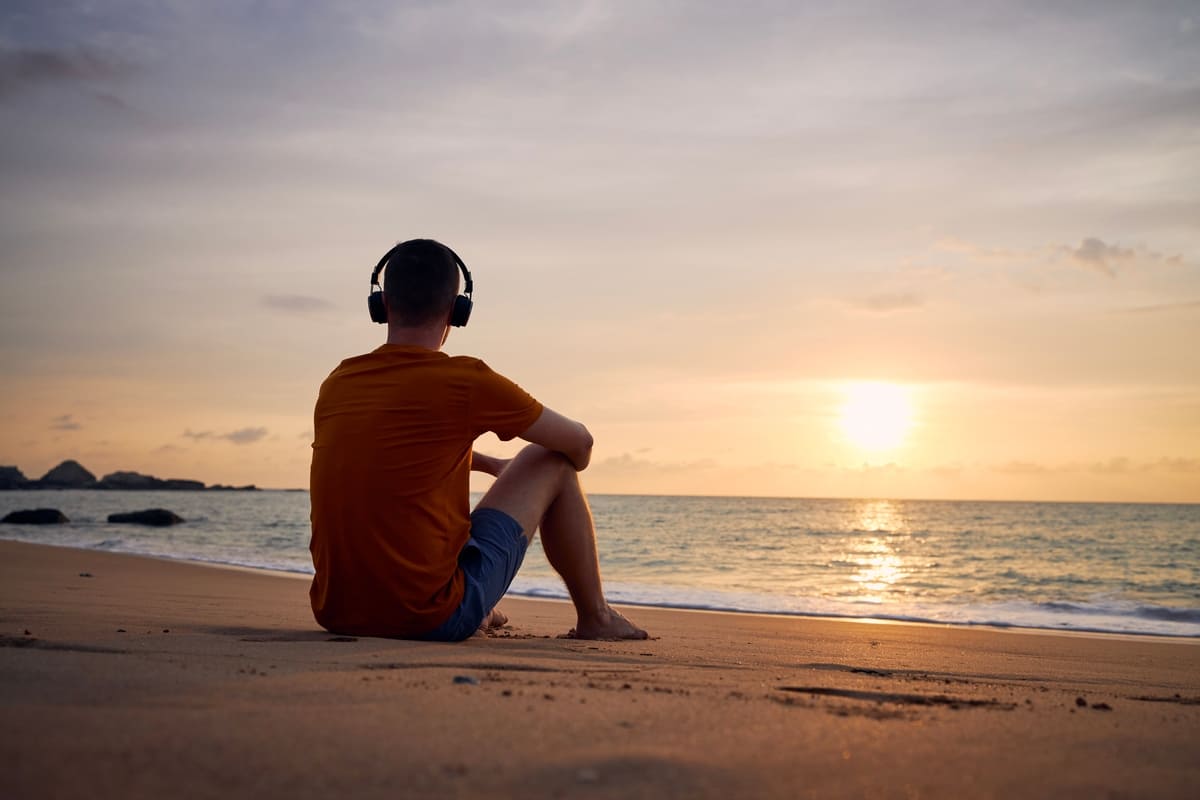 To Stegi.Radio σού βάζει την playlist του καλοκαιριού
