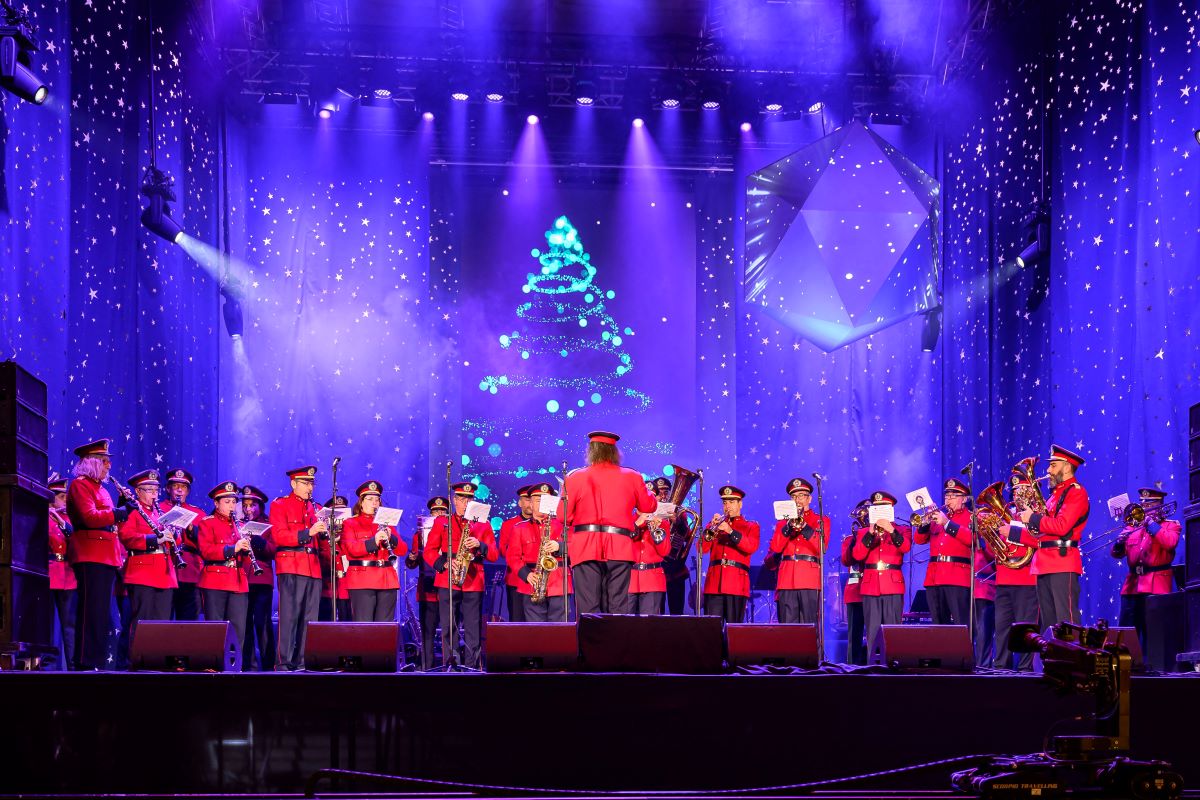 Πρωτοχρονιά στο Σύνταγμα: Κωστής Μαραβέγιας & Ρένα Μόρφη οδηγούν την Αθήνα στο 2026  