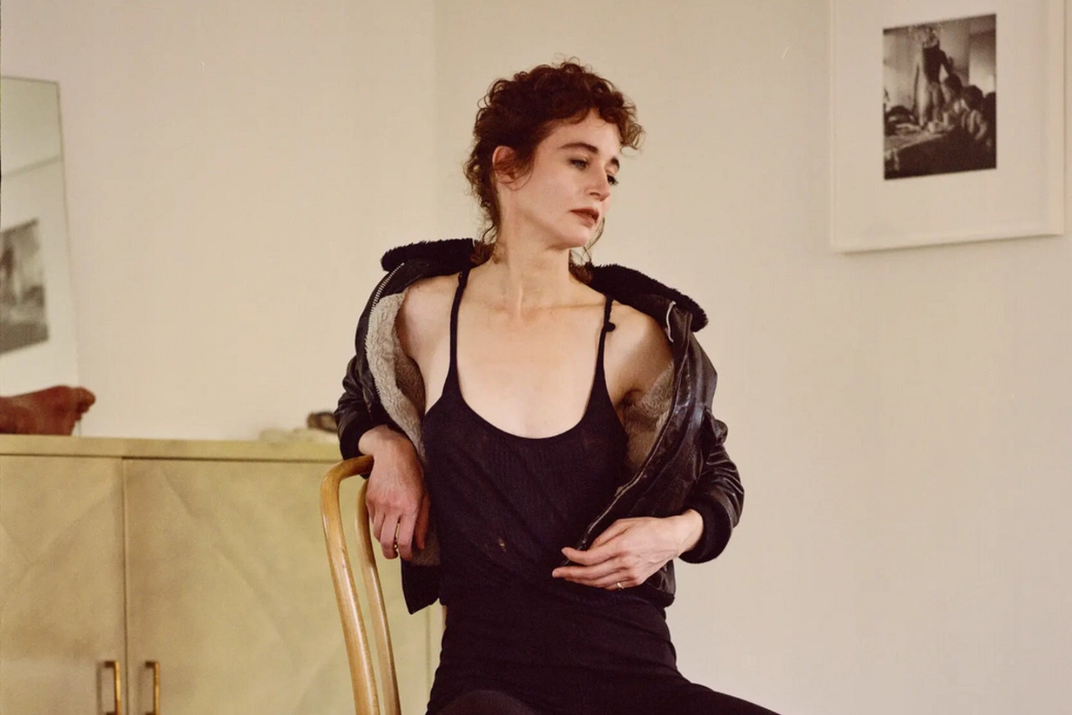 5 λόγοι που αγαπάμε τη Miranda July κι ανυπομονούμε να την απολαύσουμε στη Στέγη