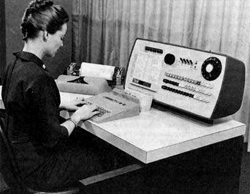 woman-computer-vintage