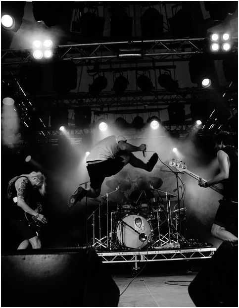 AtlasLosingGrip2011_4