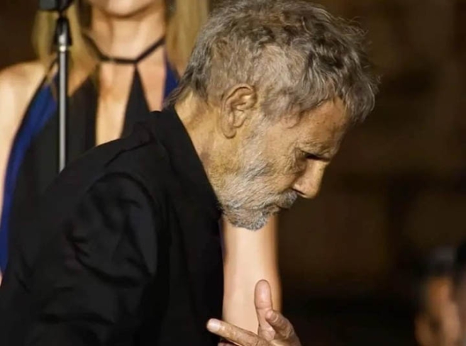 Σταύρος Ξαρχάκος